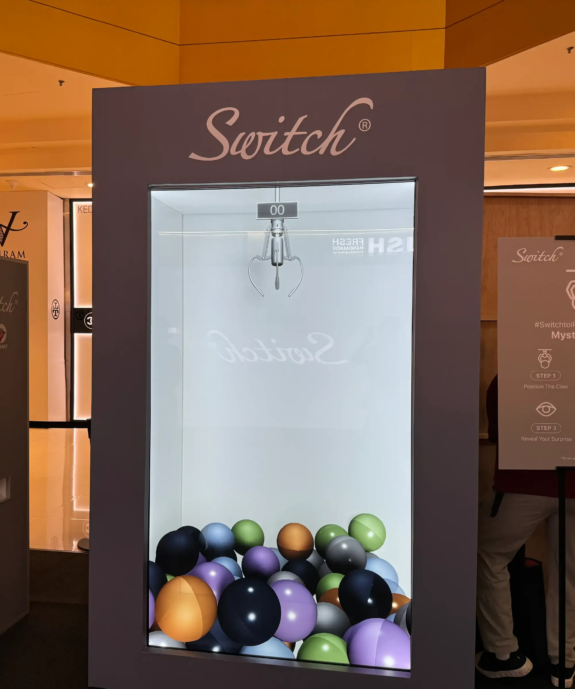 Switch digital claw machine at Sunway Pyramid — 3D claw and prize balls entirely on screen