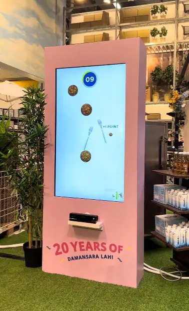 Branded game kiosk on the event floor
